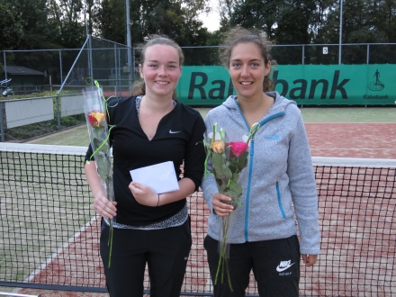 De finalistes DE4, winnares Veerle Contant (l) en Morgane Boulestreau. Foto: Chun Yue Cheung